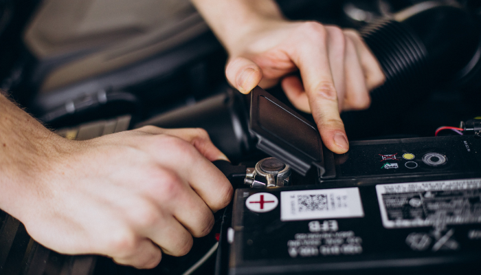 6 sinais reveladores de que você precisa verificar ou substituir a bateria do seu carro